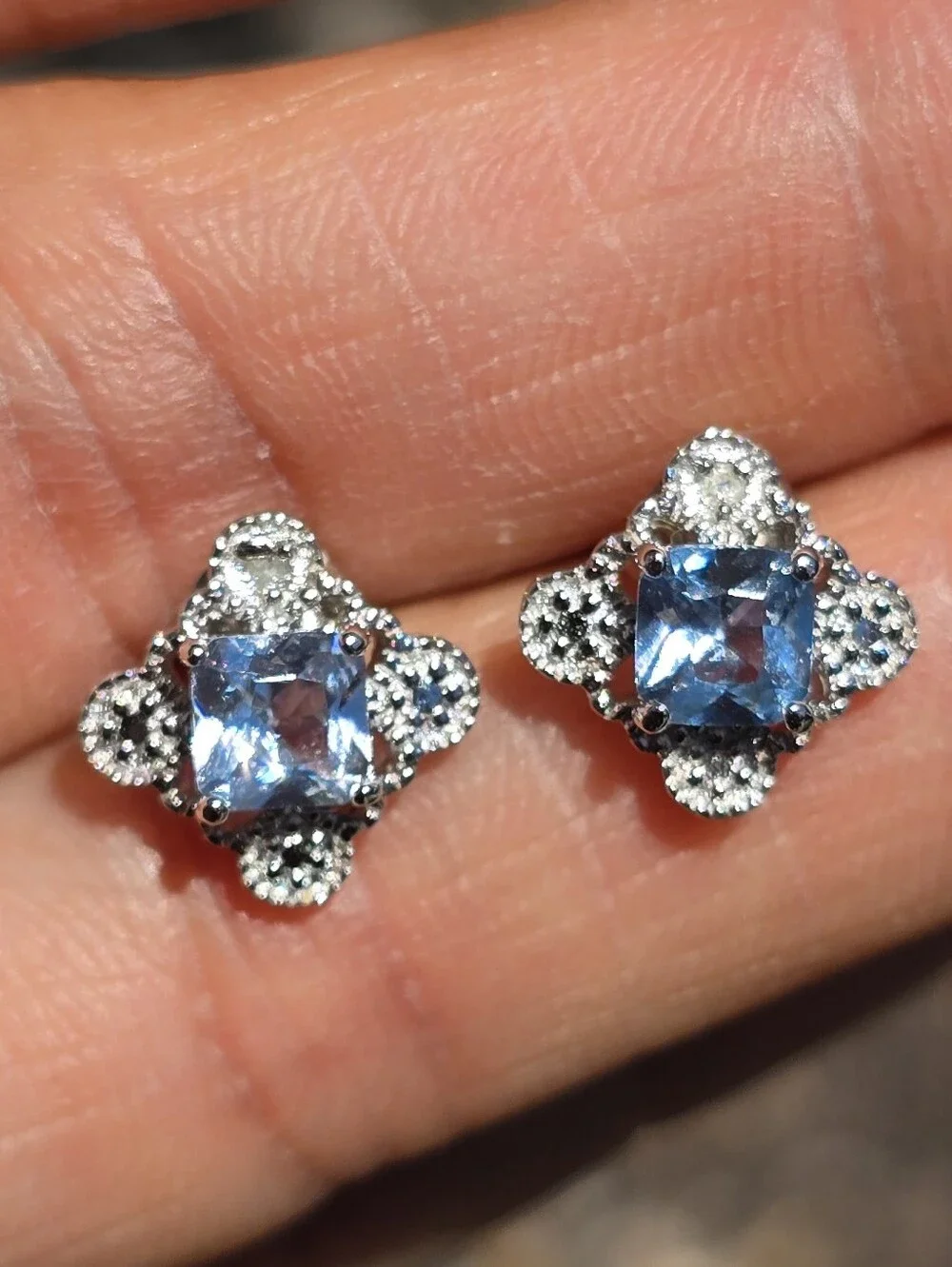 NWT sterling silver 925 blue diamond clover diamond accent December studs earrin